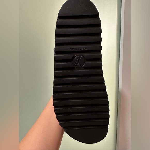 LOUIS VUITTON PASEO FLAT COMFORT SANDAL - Picture 5 of 6